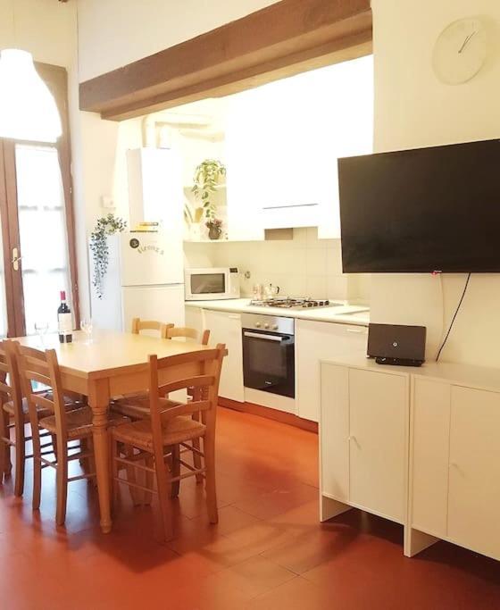 Cozy Apartment Near Train Station Firenze Esterno foto